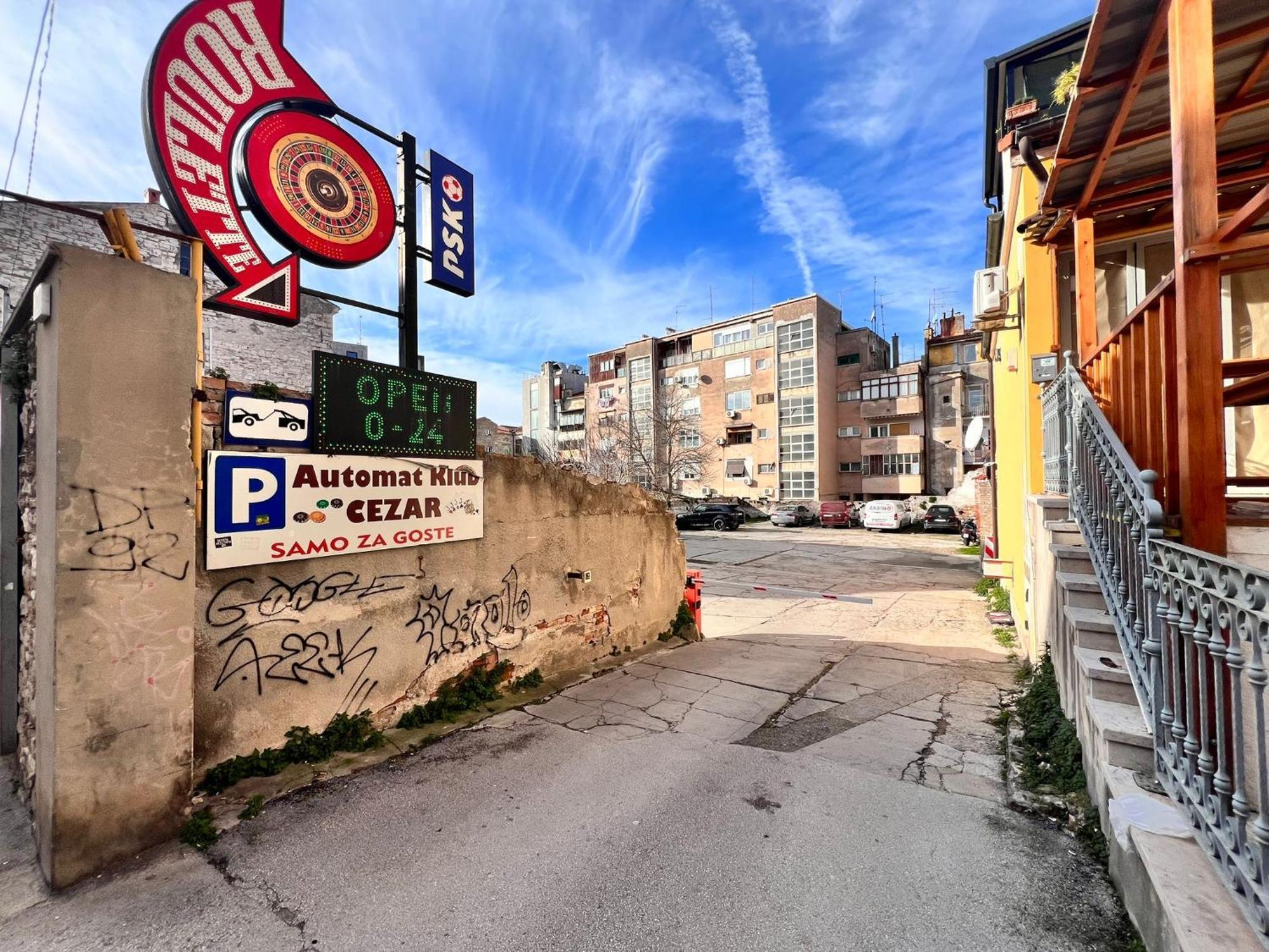 Arta Apartment City Center II - With Private Parking Pula Exterior foto
