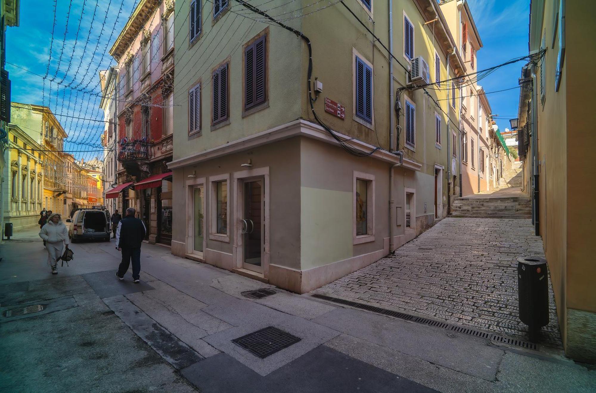 Arta Apartment City Center II - With Private Parking Pula Exterior foto