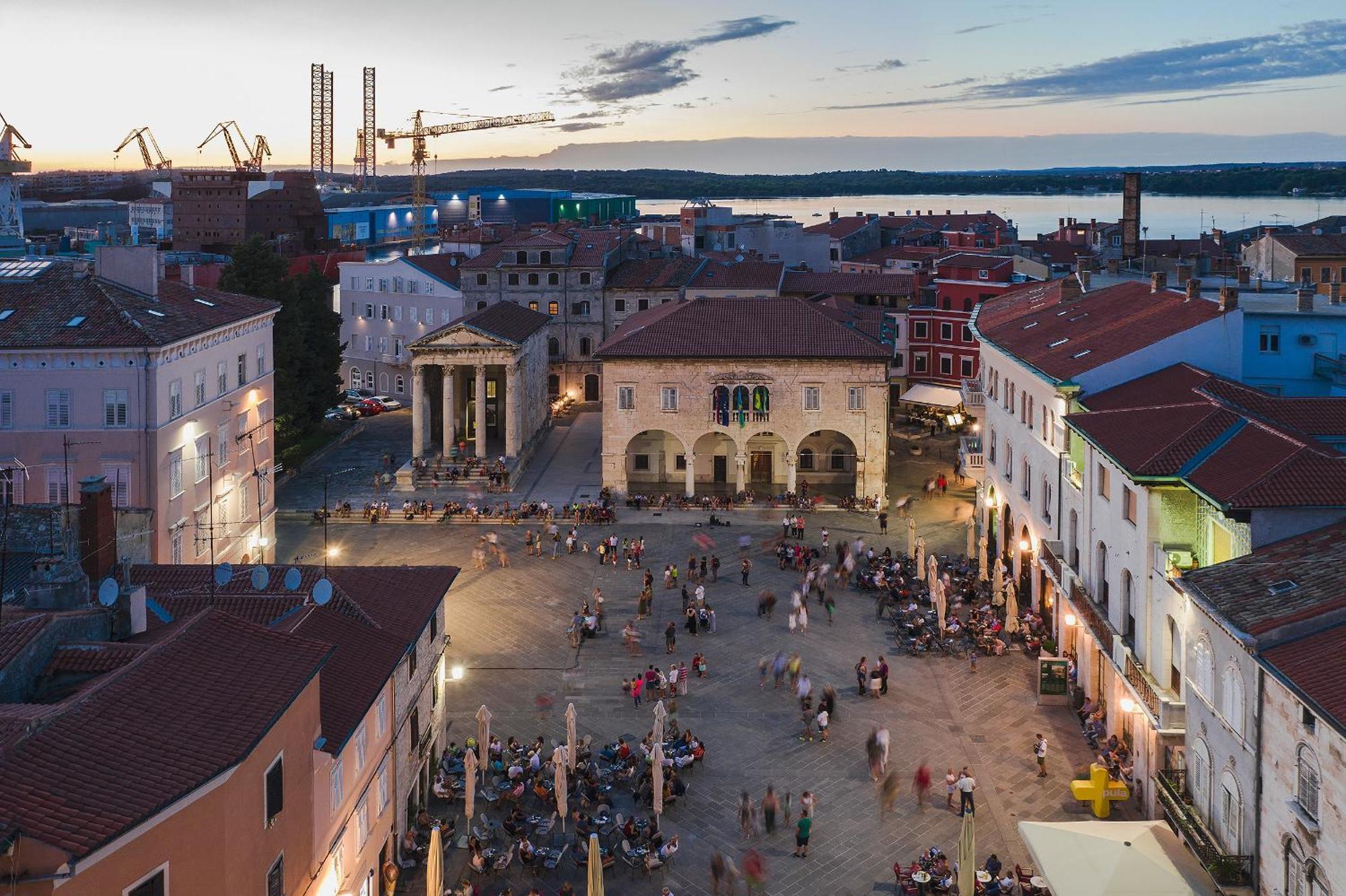 Arta Apartment City Center II - With Private Parking Pula Exterior foto