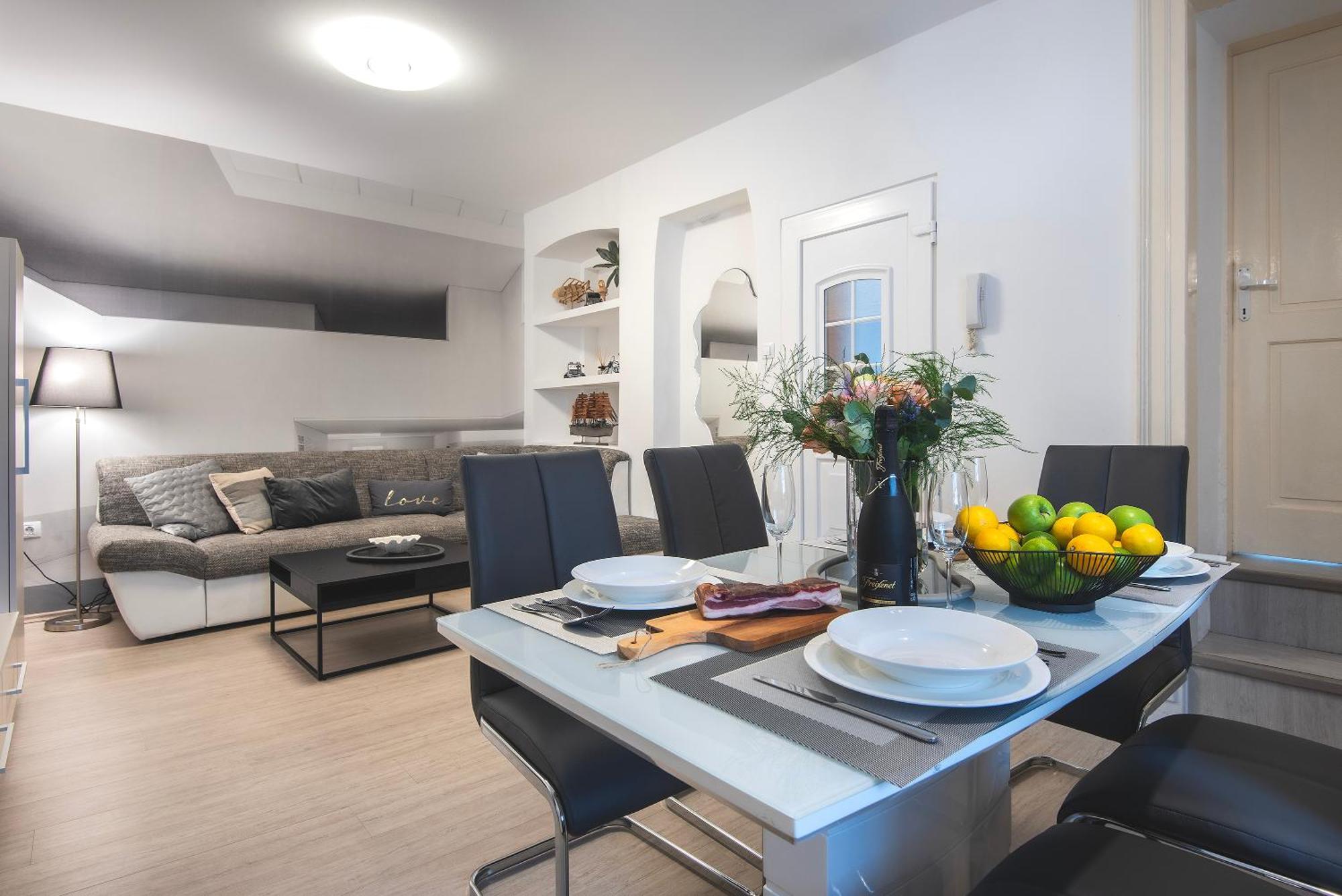 Arta Apartment City Center II - With Private Parking Pula Exterior foto